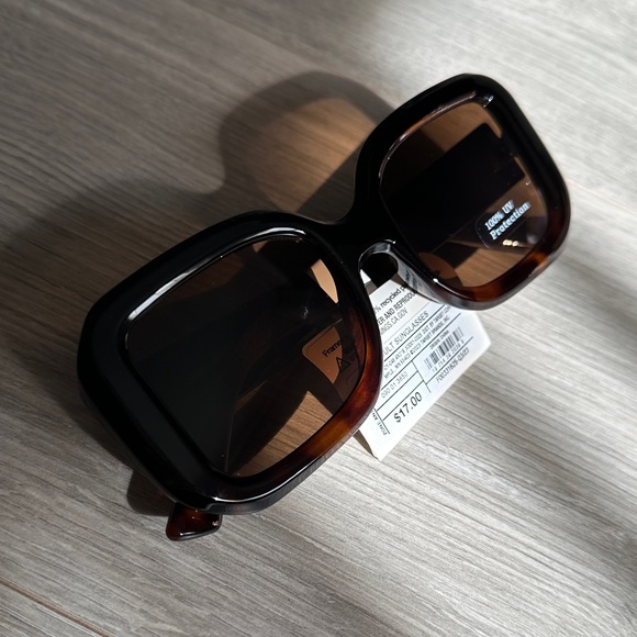 Square Tortoise Shell Sunglasses - Picture 2 of 9